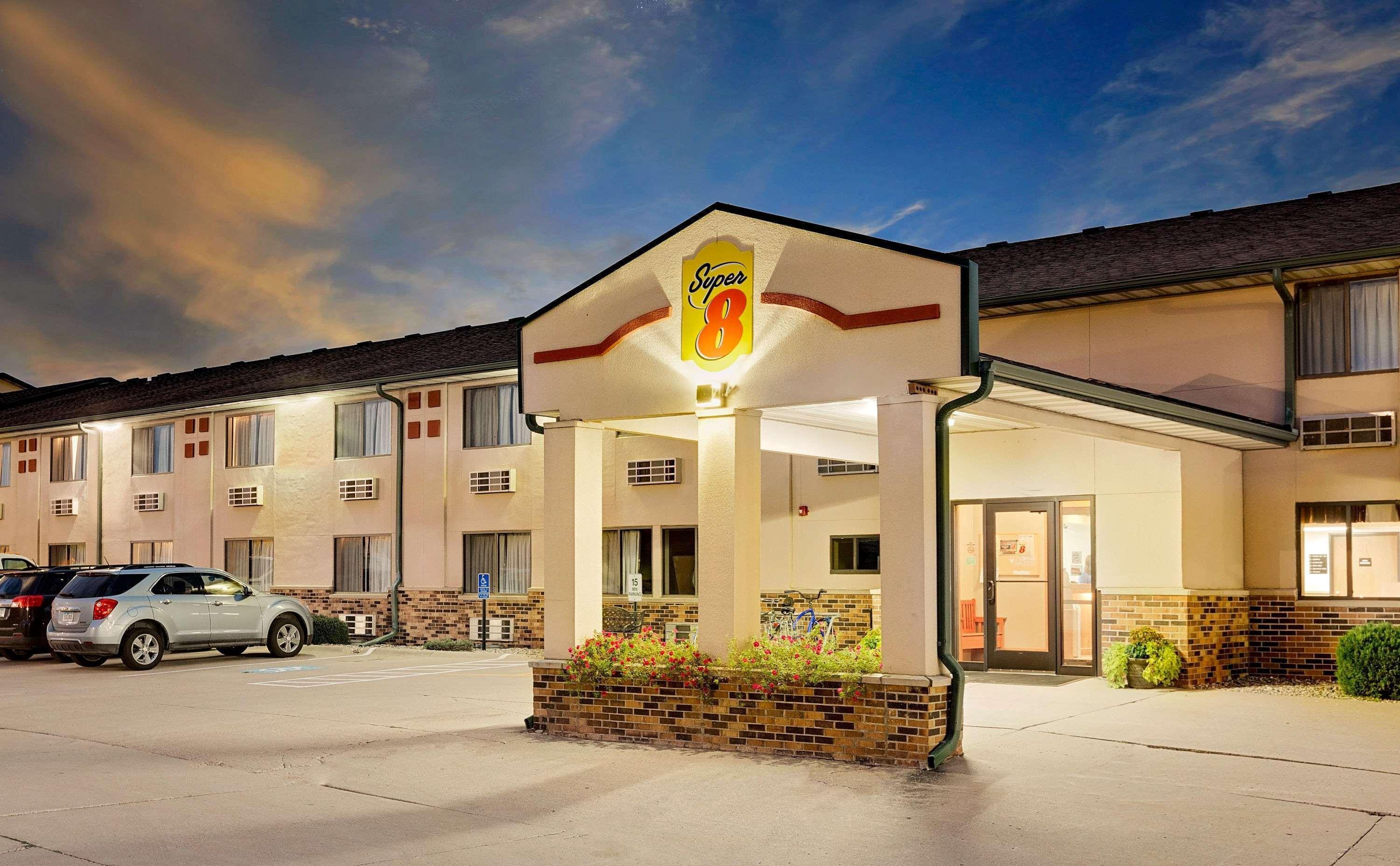 Super 8 By Wyndham St. James Exterior foto